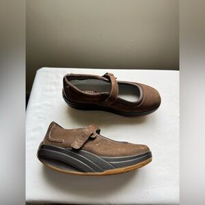 MBT Brown Suede Mary Jane Comfort Shoes – Rocker Sole Size 7